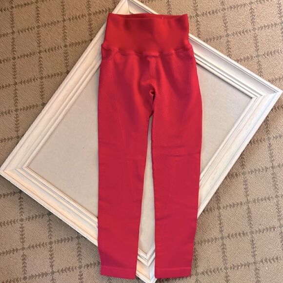 FP Movement by Free People pink ribbed 3/4 leggings w inside seam pocket S - Picture 1 of 7